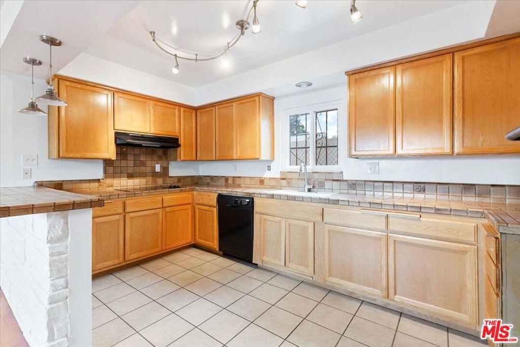 Photo of Listing #24467273