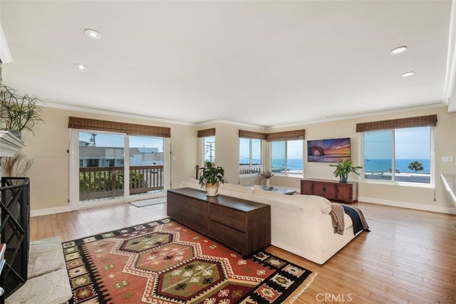 125 38th Street, Manhattan Beach.