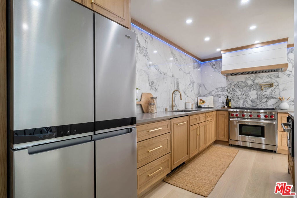 Photo of Listing #24467619