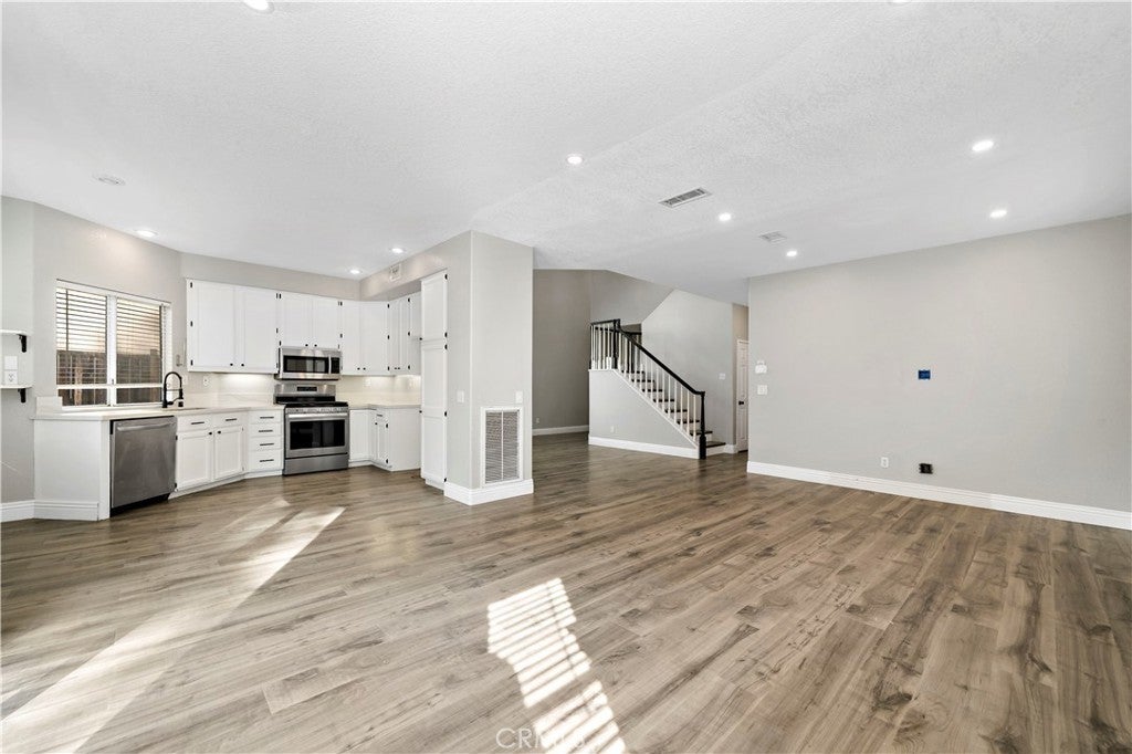 Photo of Listing #SW24232575