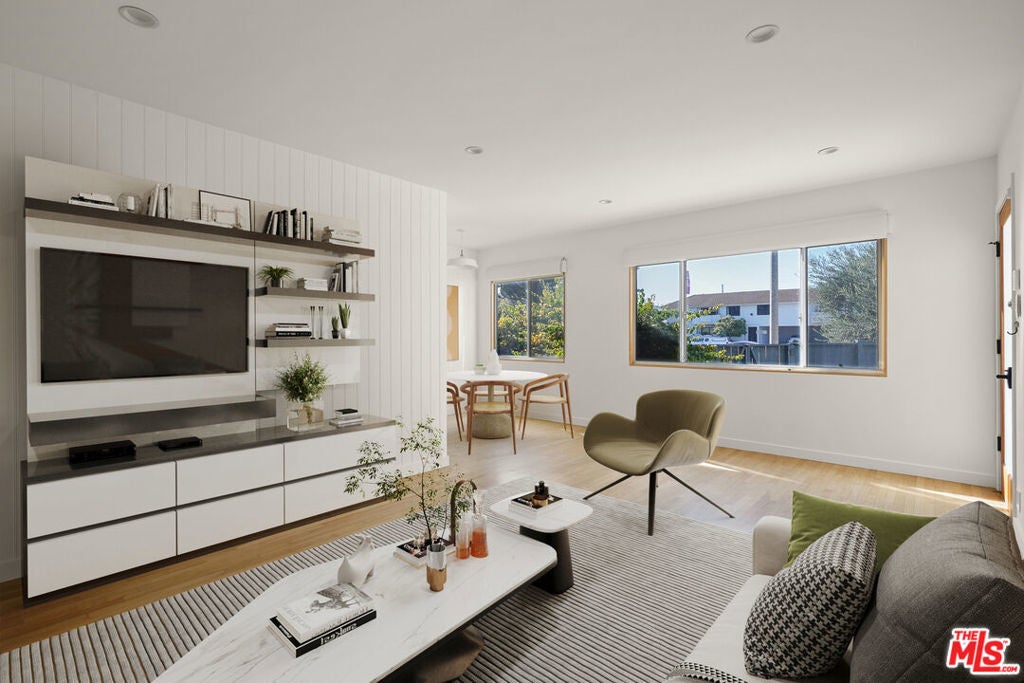 Photo of Listing #24463343