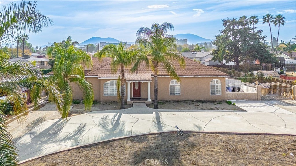 Photo of Listing #DW24244213