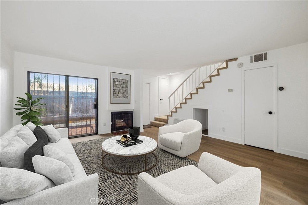 Photo of Listing #BB24242424