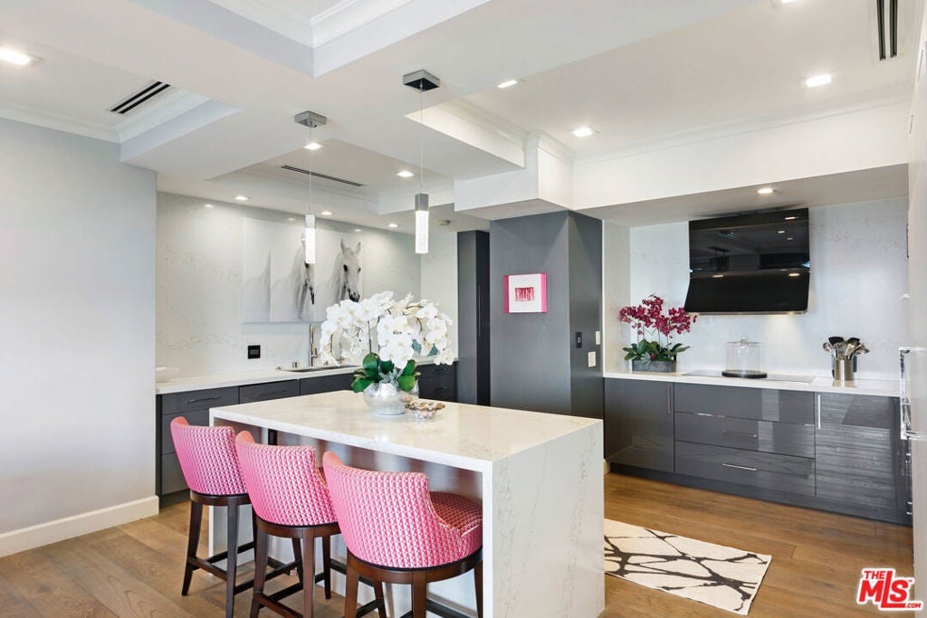 Photo of Listing #24470257