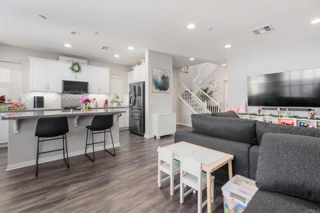 Photo of Listing #PTP2407457