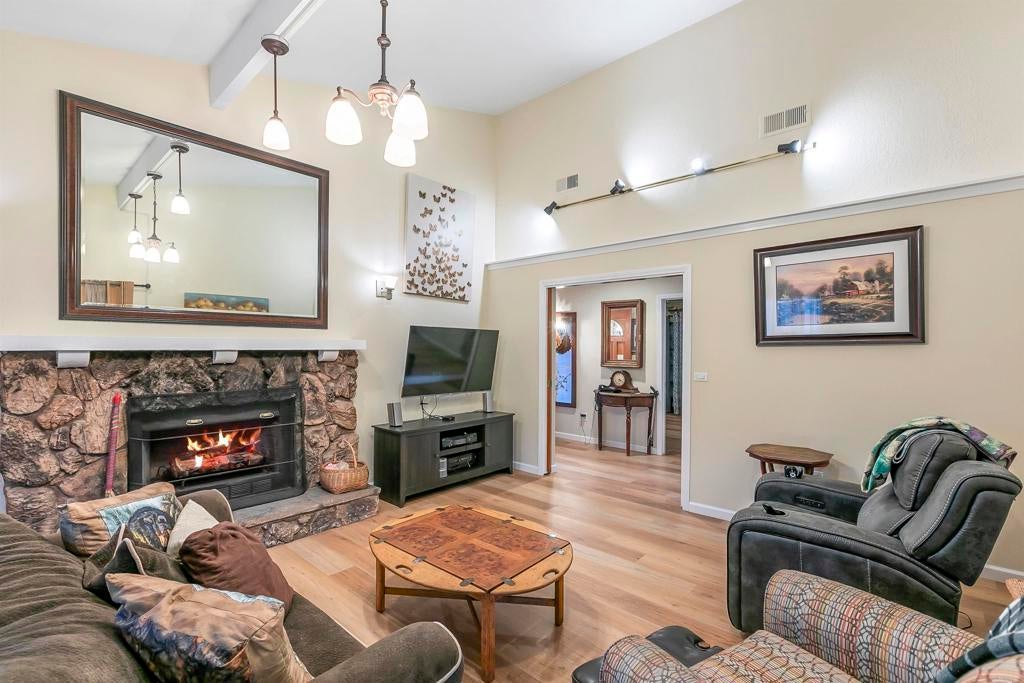 Photo of Listing #PTP2407483