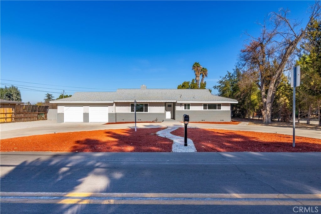 Photo of Listing #IV24248200