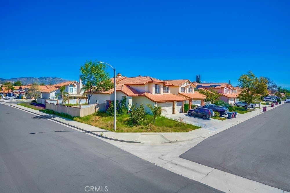 Photo of Listing #DW24248529