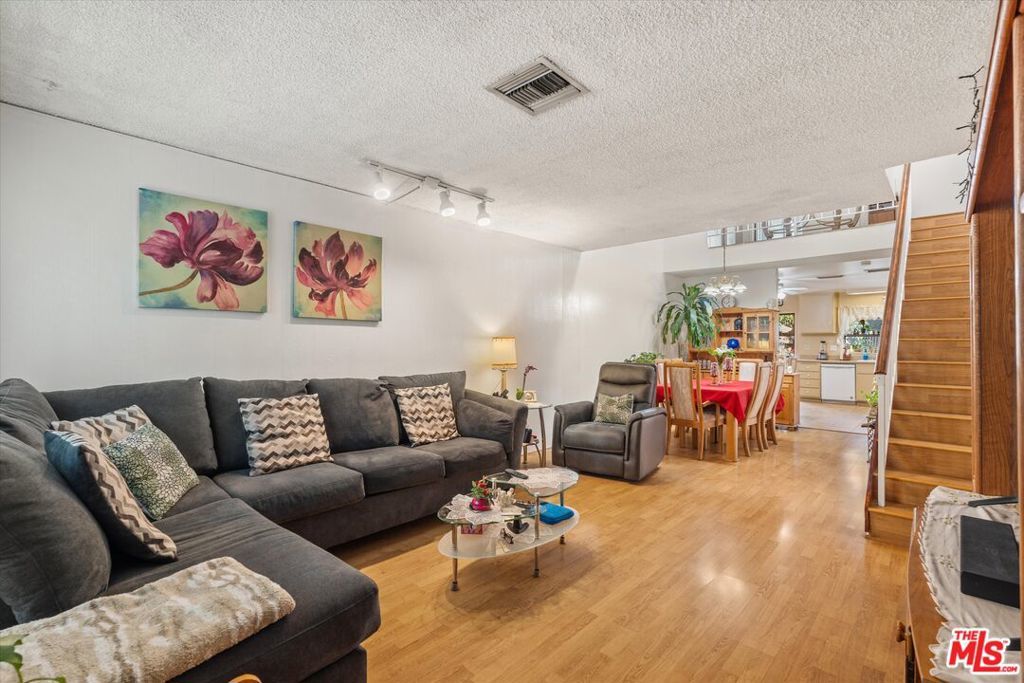 Photo of Listing #24470435