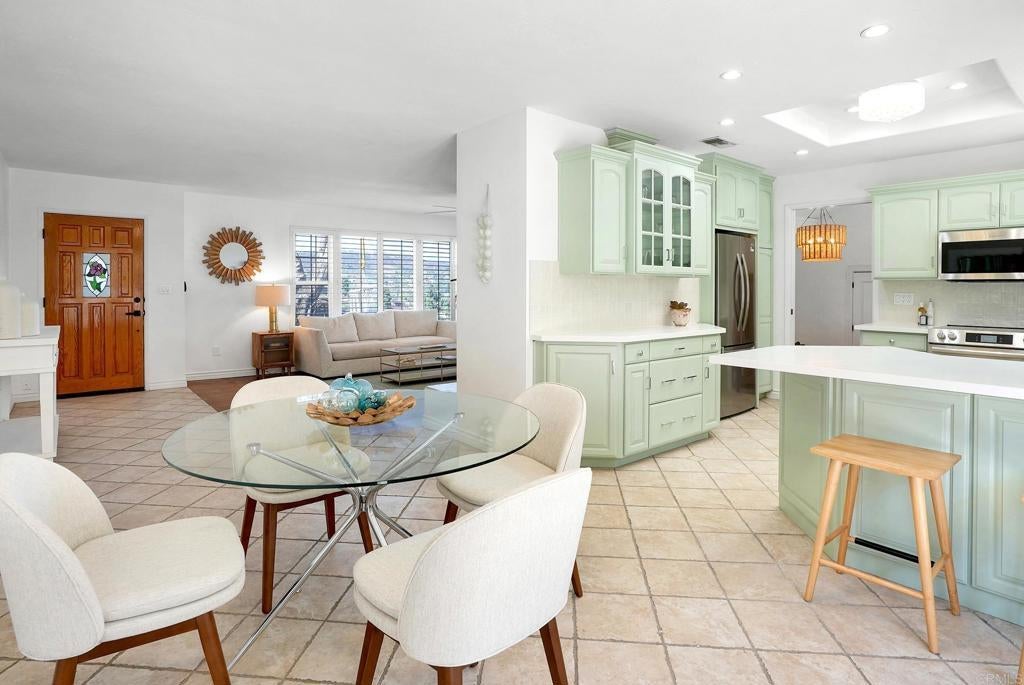 Photo of Listing #PTP2407557