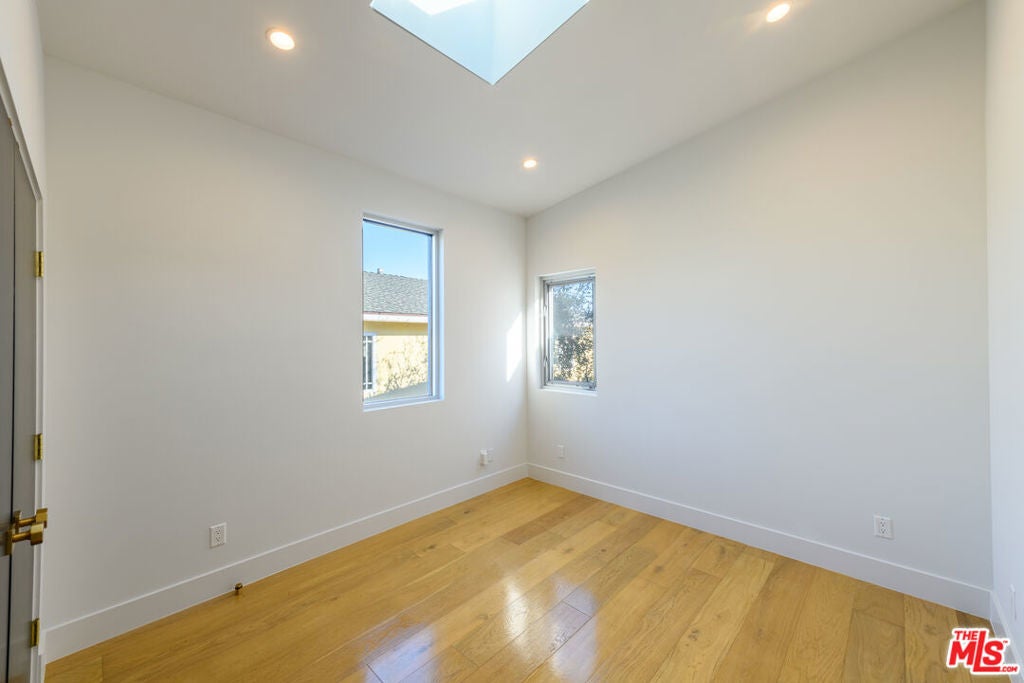 Photo of Listing #24472689