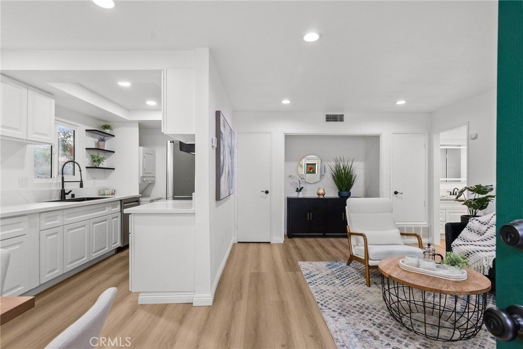 Photo of Listing #SR25000105