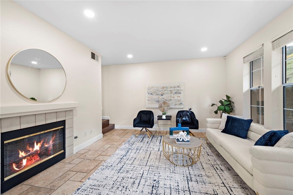 Photo of Listing #OC24255899