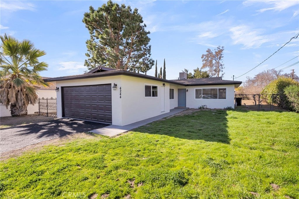 Photo of Listing #IV25000528