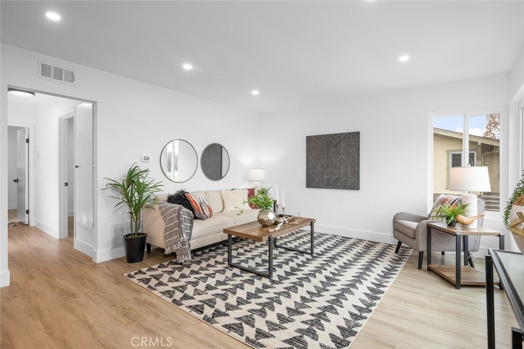 Photo of Listing #OC25000986