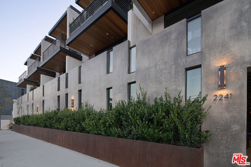 Photo of Listing #25475841