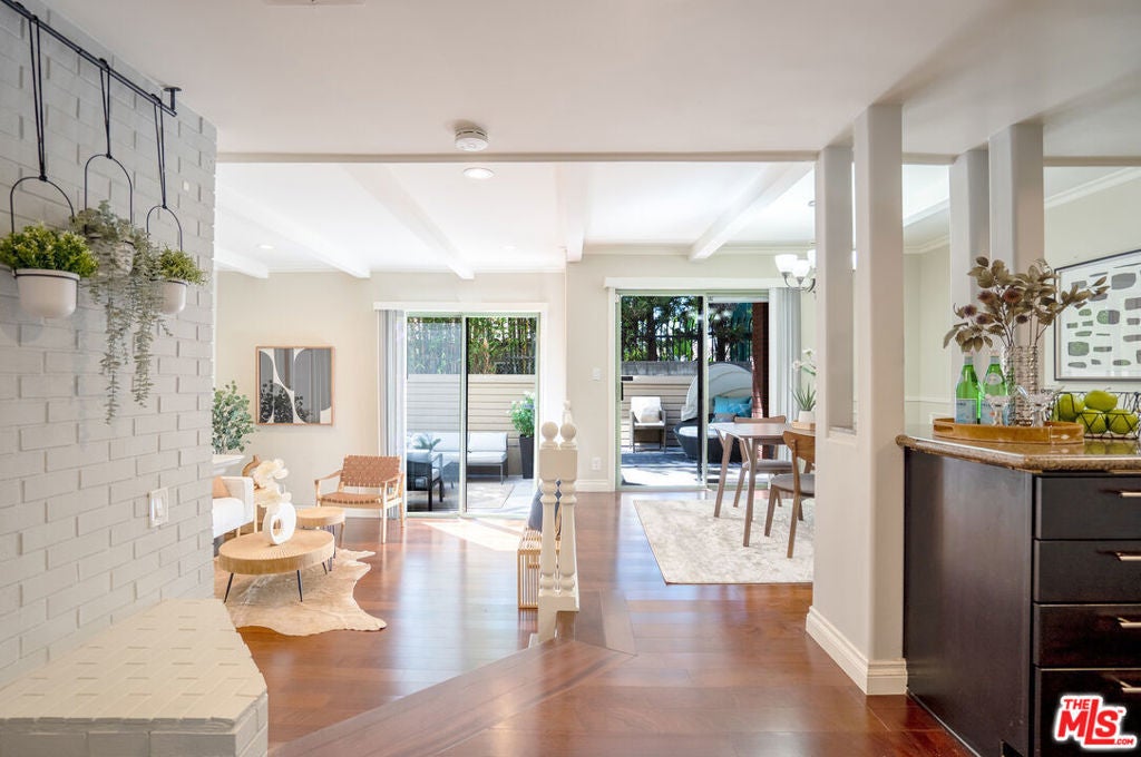 Photo of Listing #25477339