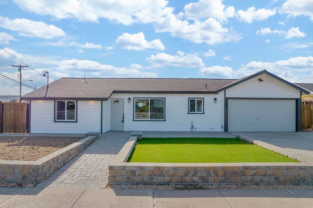 Photo of Listing #PTP2500237