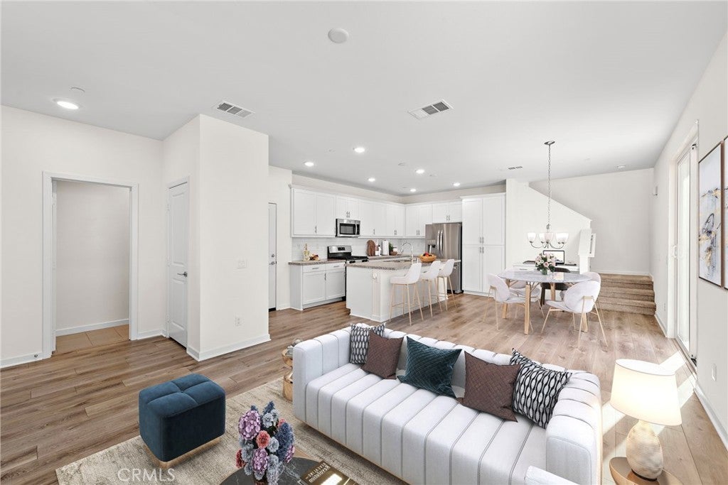 Photo of Listing #OC25005993