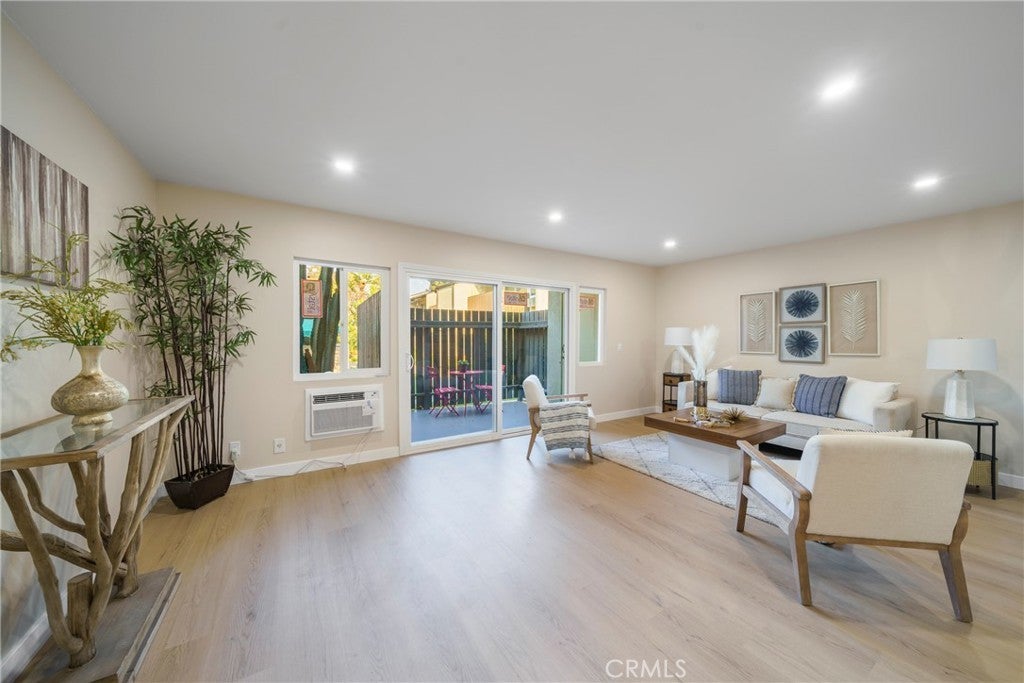 Photo of Listing #OC25003291