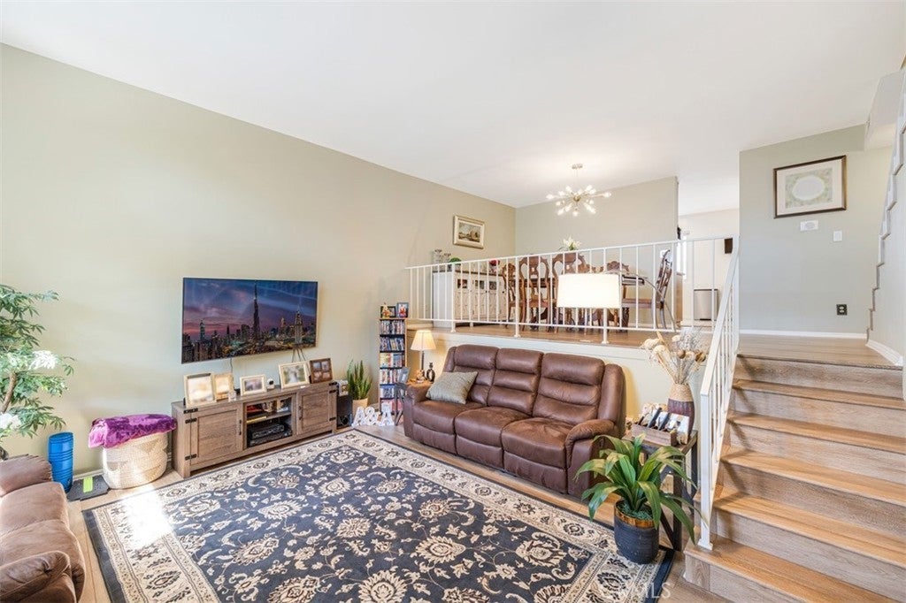 Photo of Listing #SR25006264