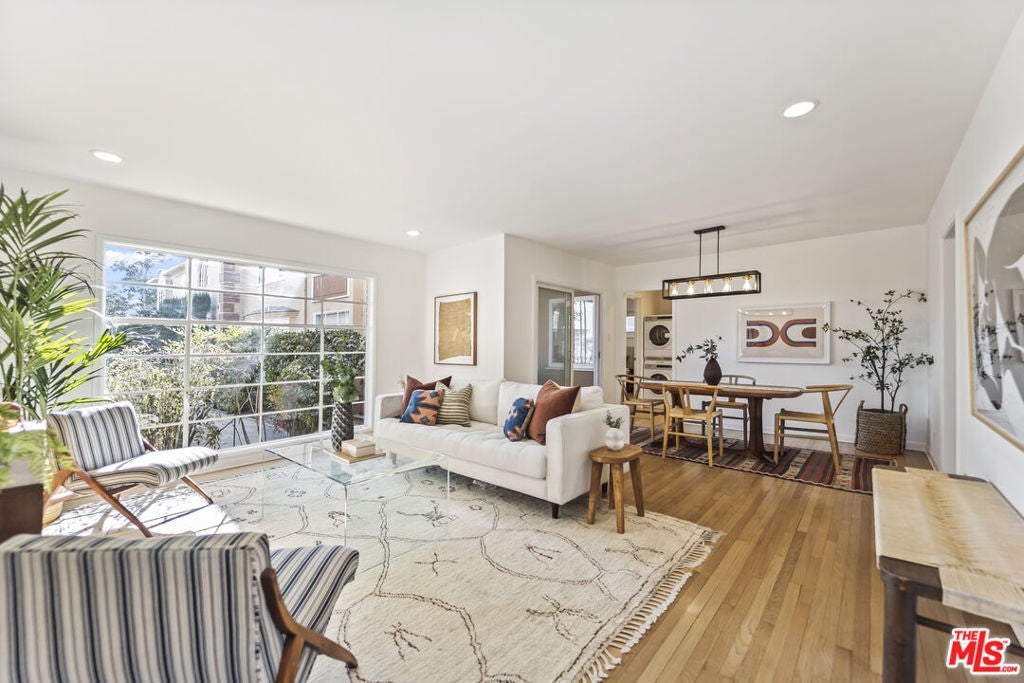 Photo of Listing #25479805