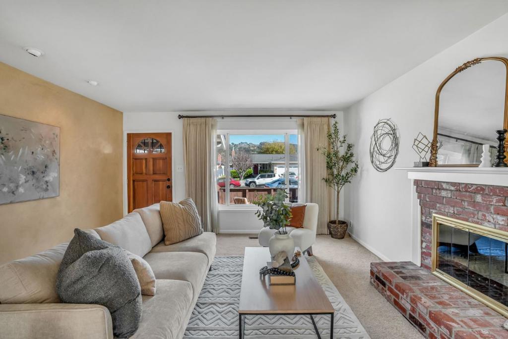 Photo of Listing #ML81990029