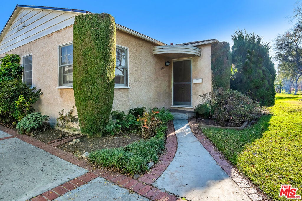 Photo of Listing #24475261