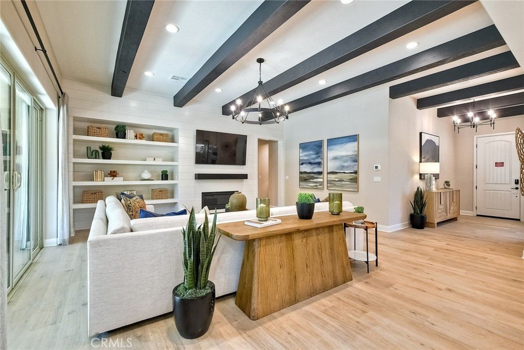 Photo of Listing #OC25007402