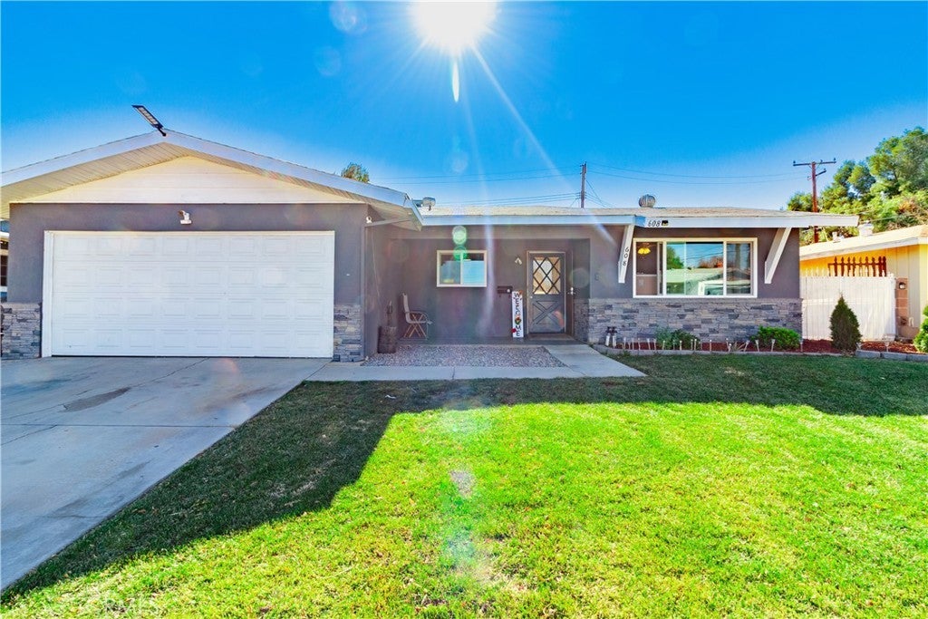 Photo of Listing #SR25008441