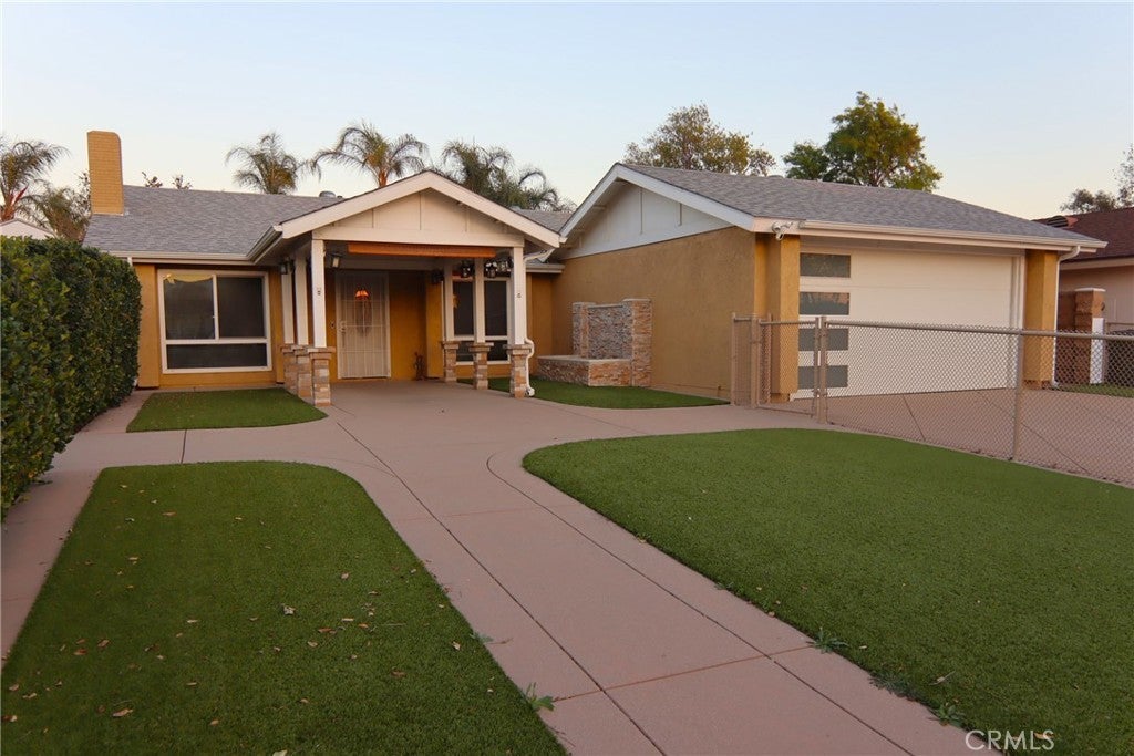 Photo of Listing #IV25007348