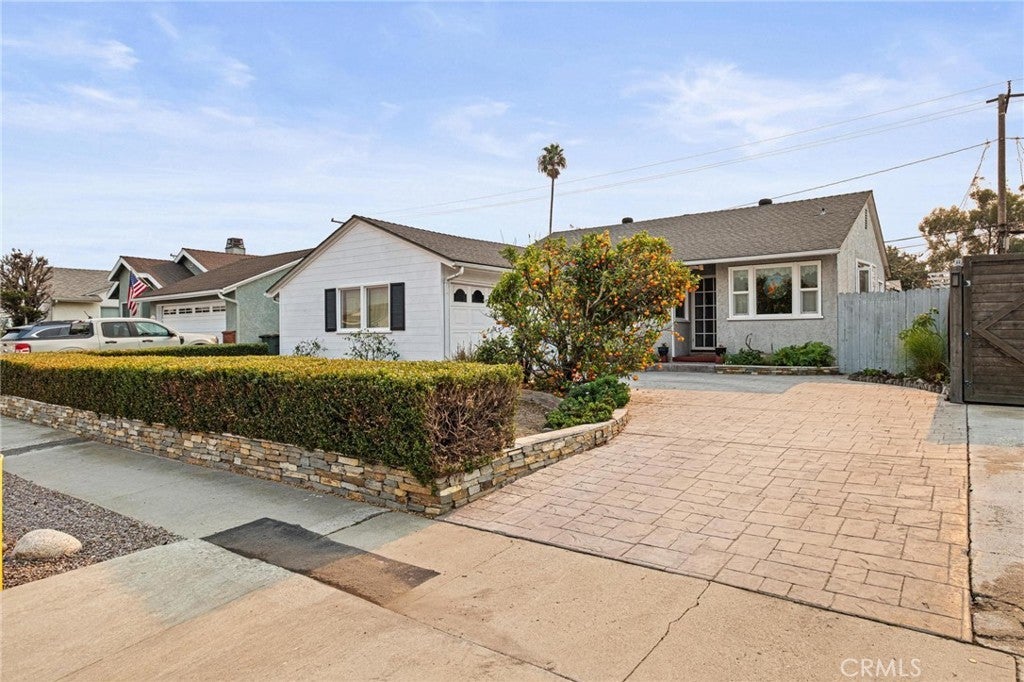3728 W 157th Street