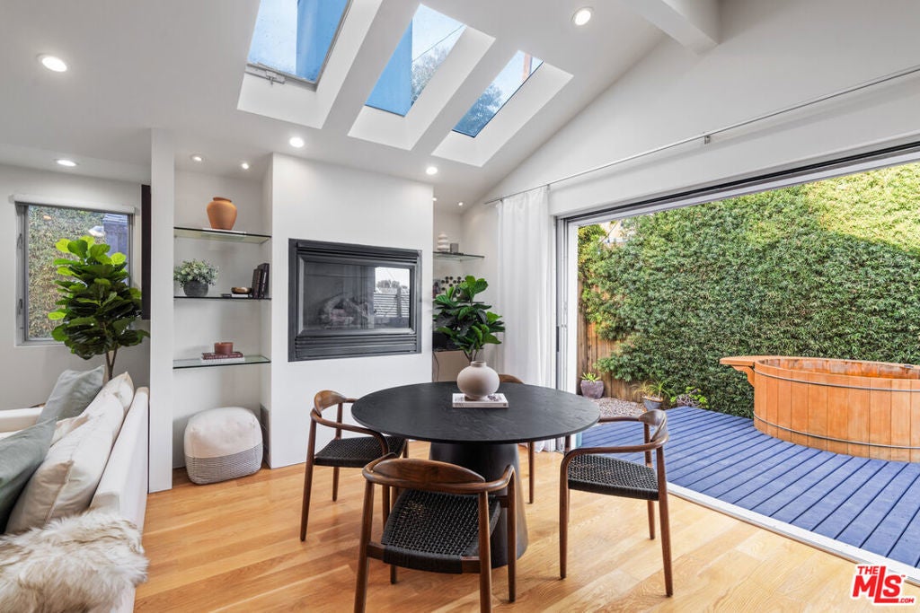 Photo of Listing #24472099