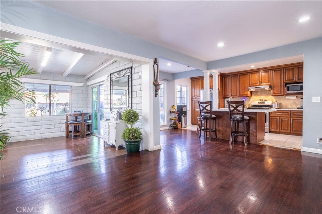 Photo of Listing #SR25009669