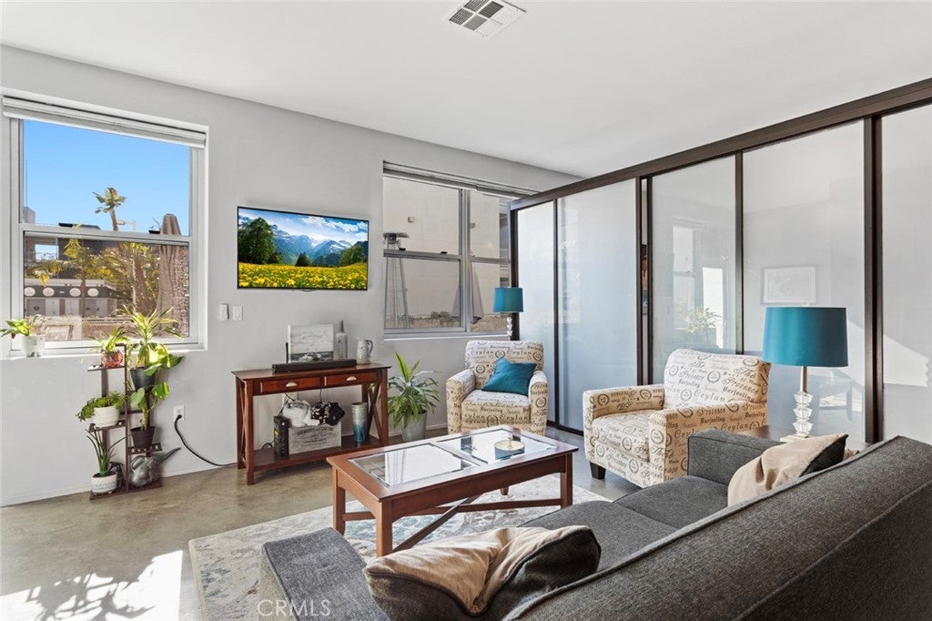 Photo of Listing #PW25009767