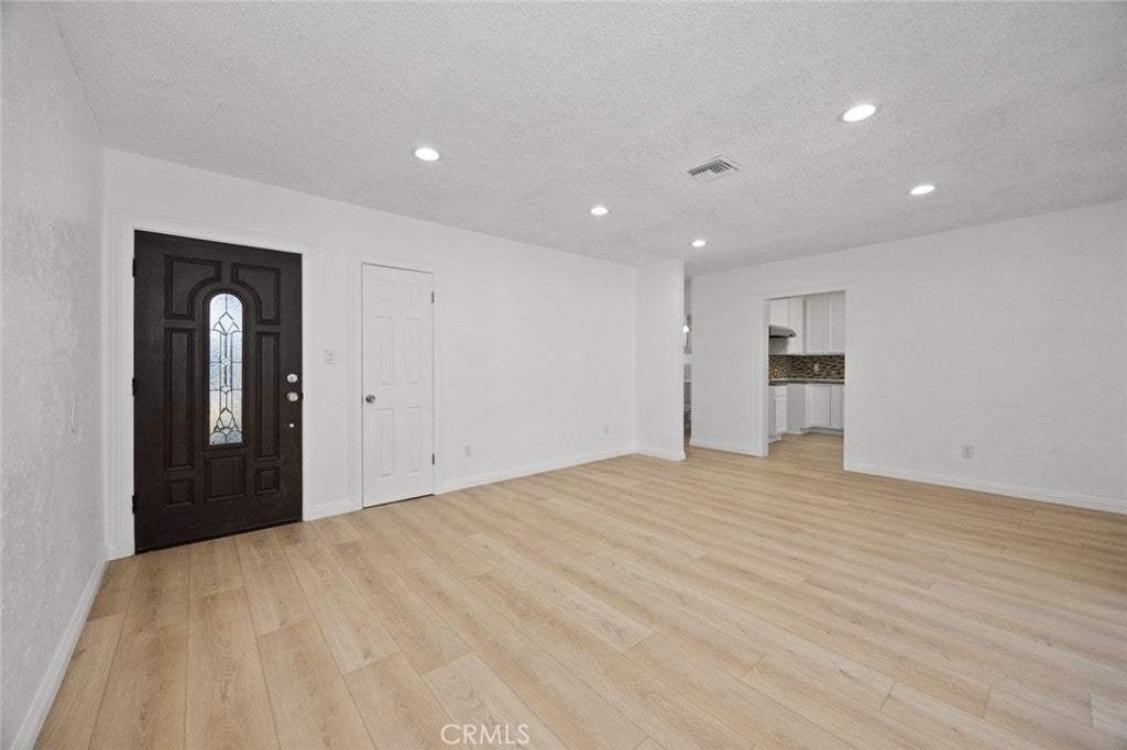 Photo of Listing #PW25010955