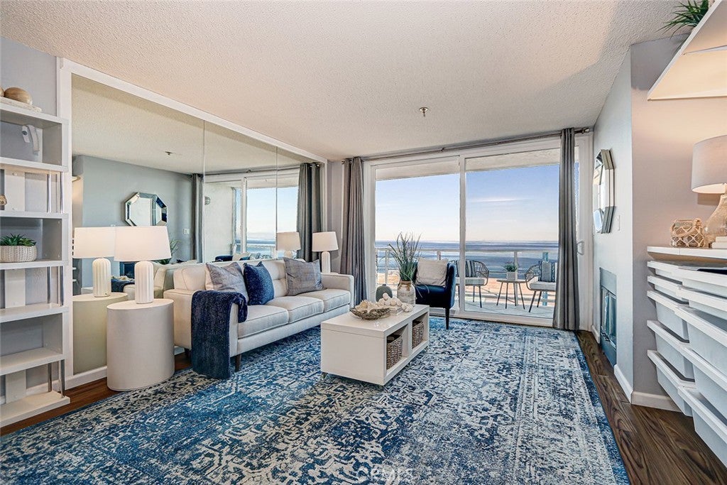 615 Esplanade 610