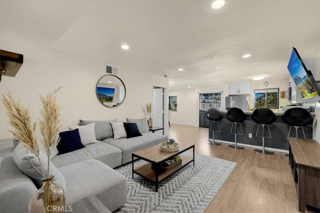 Photo of Listing #CV25010882