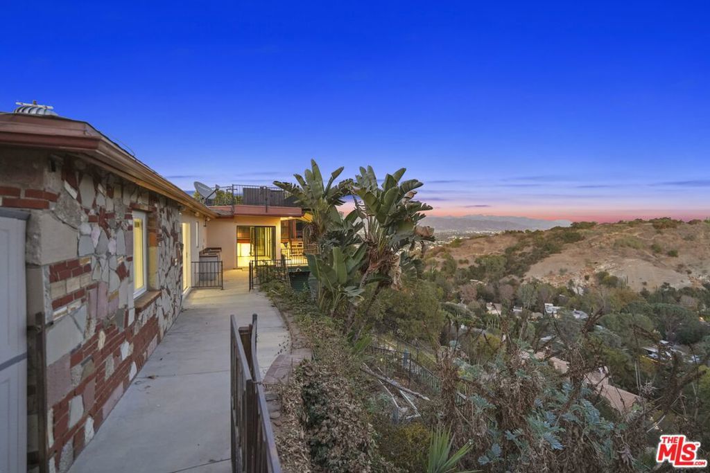 Photo of Listing #24463293