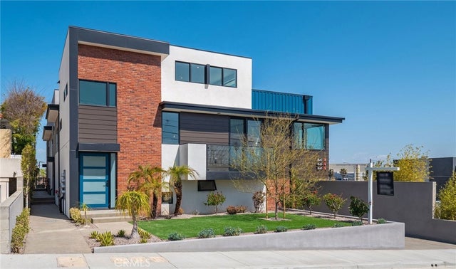 1845 11th Street, Manhattan Beach.