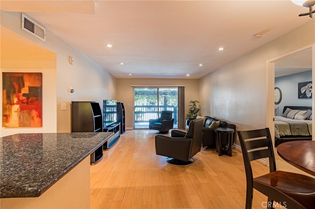 Photo of Listing #SR25012220