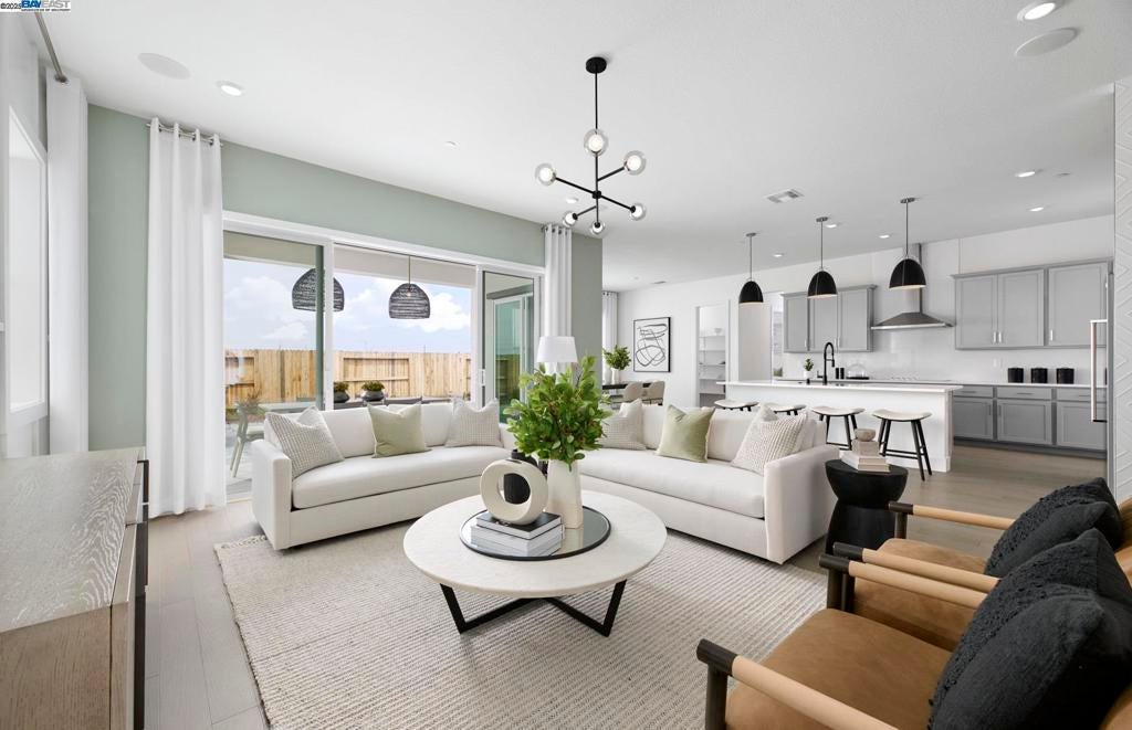 Photo of Listing #41082792