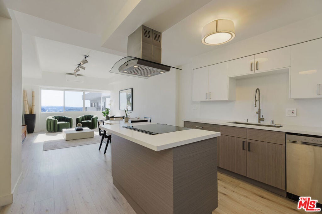 Photo of Listing #25484477