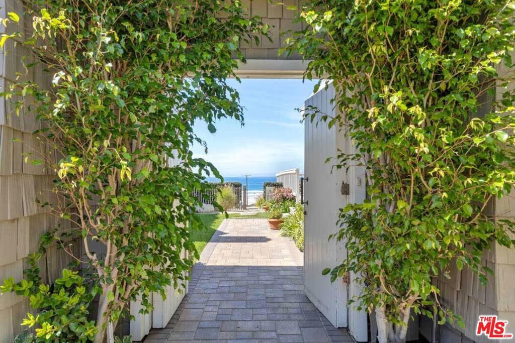 Photo of Listing #24463927