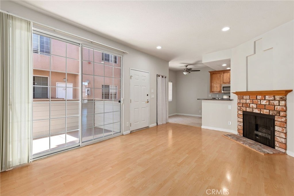 Photo of Listing #SR25015543