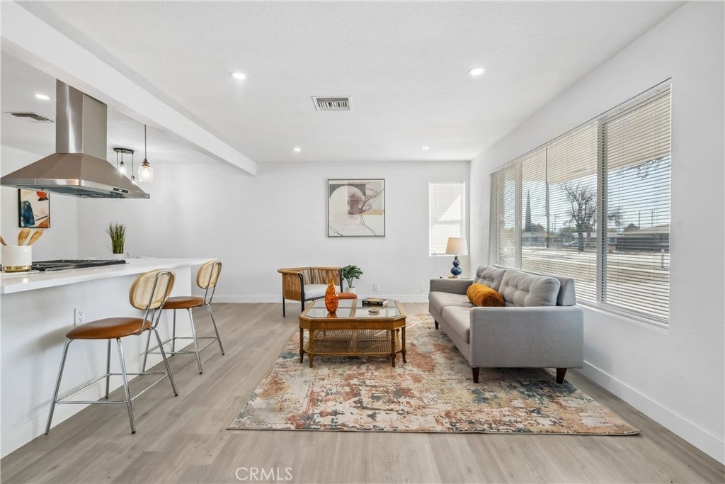 Photo of Listing #SW25014479