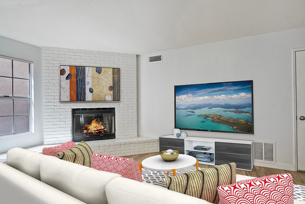 Photo of Listing #SR25013755