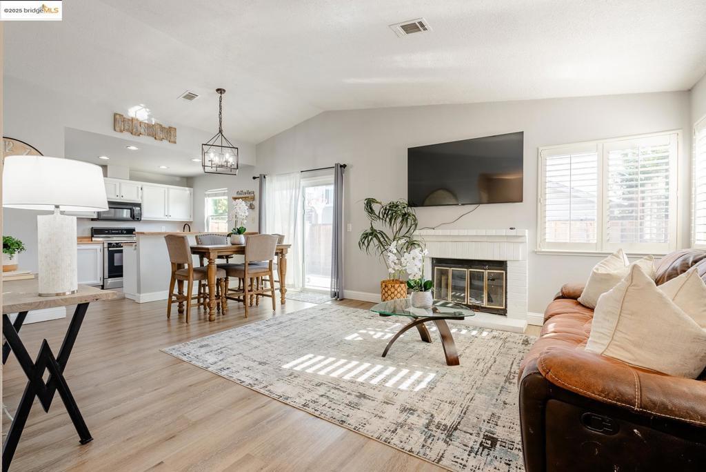 Photo of Listing #41083279