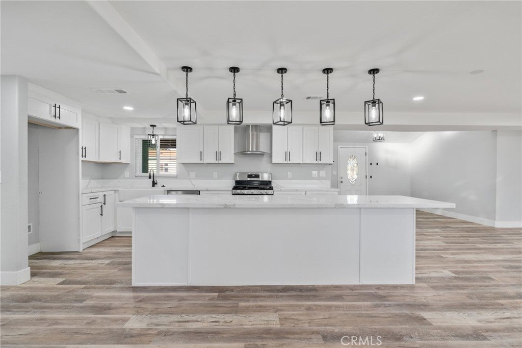 Photo of Listing #IV25016073