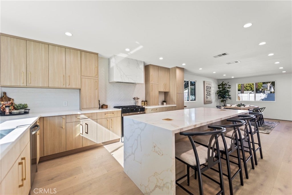 Photo of Listing #SR25016386